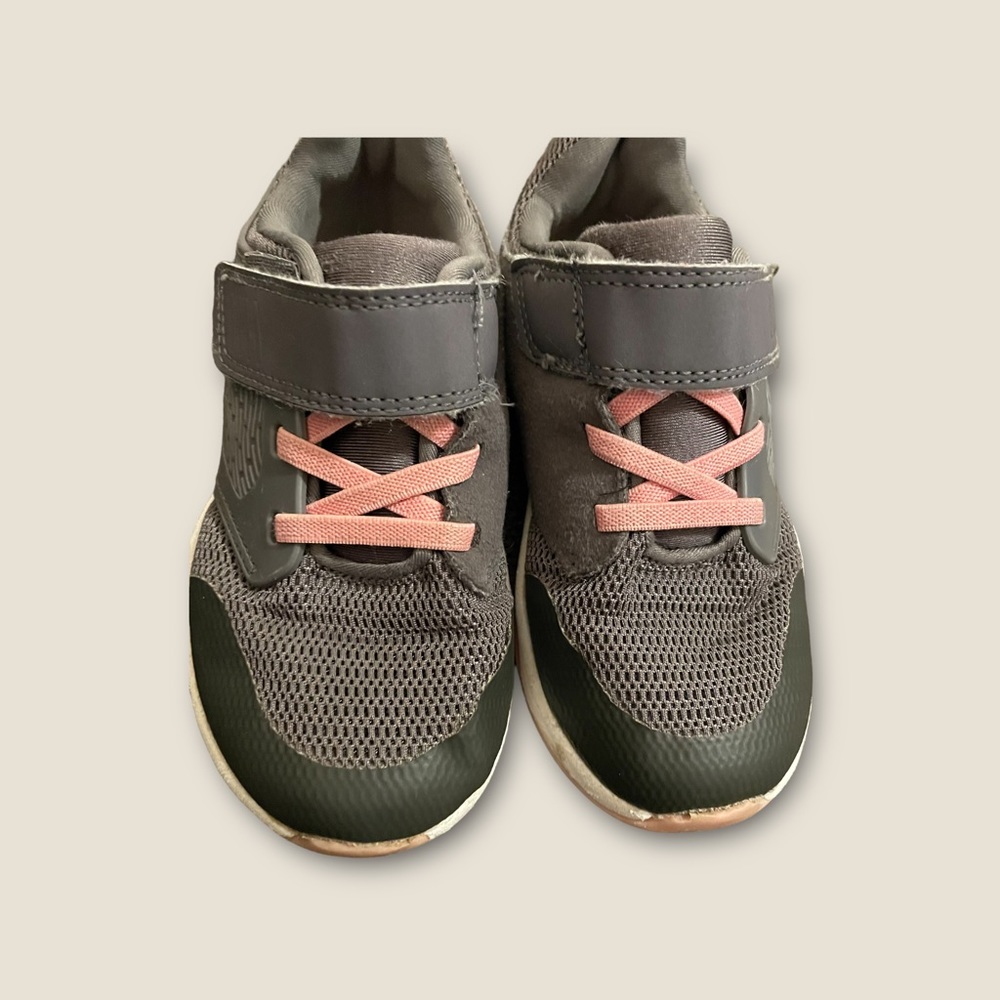 Girls size 10W Cat and Jack sneakers!